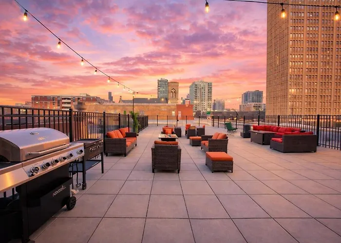 Spacious 2br South Loop With Skyline View, Optional Parking And Gym Access Near Mccormick Place And Soldier Field Apartamento Chicago