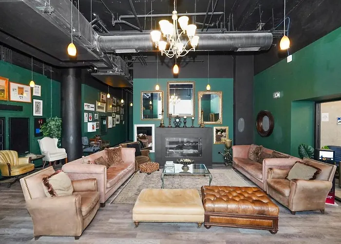 Spacious 2br South Loop With Skyline View, Optional Parking And Gym Access Near Mccormick Place And Soldier Field Chicago