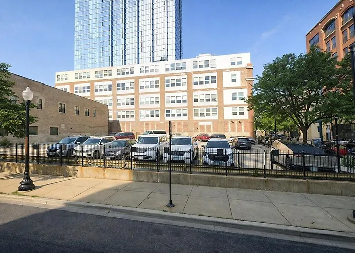 Spacious 2br South Loop With Skyline View, Optional Parking And Gym Access Near Mccormick Place And Soldier Field Apartamento Chicago