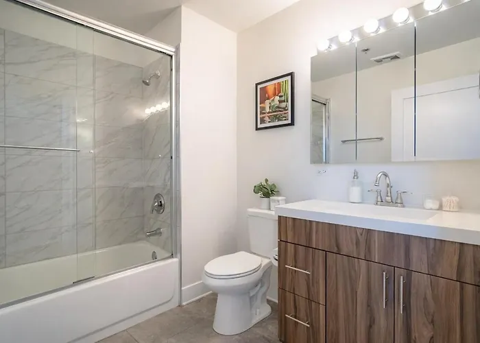 Spacious 2br South Loop With Skyline View, Optional Parking And Gym Access Near Mccormick Place And Soldier Field Apartamento *