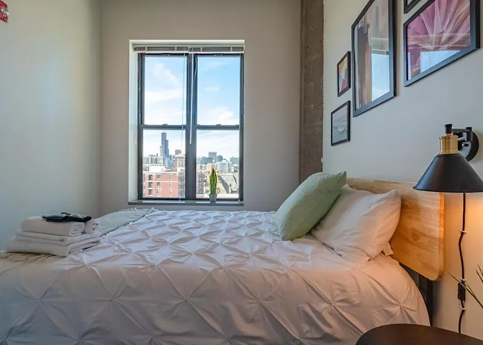 Spacious 2br South Loop With Skyline View, Optional Parking And Gym Access Near Mccormick Place And Soldier Field Apartamento